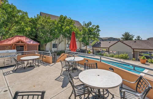 Englewood Apartment | DTC Studio w/Kitchenette, Fast WiFi,Free Parking!