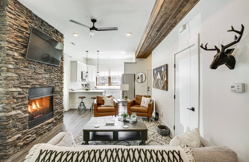 Blowing Rock Condo | Dtwn Blowing Rock Condo w/Private Hot Tub!