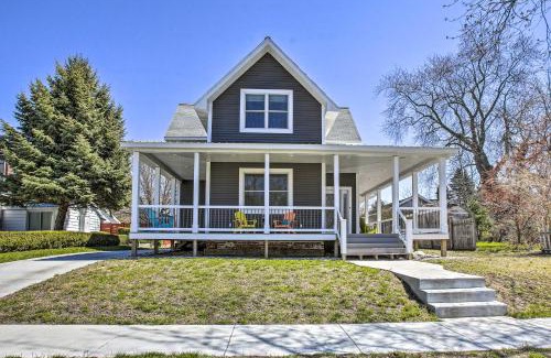 Ludington Apartment | Dtwn Ludington Apt with Fire Pit Day Trip to Slopes