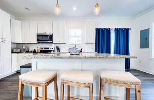 Wilmington House | Dual Homes, 8 Beds: A Double Delight in Wilmington!