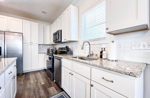 Wilmington House | Dual Homes, 8 Beds: A Double Delight in Wilmington!