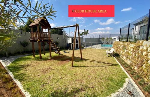 Greater Johannesburg Metropolitan Area Apartment | Dubai 2