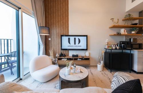 Dubai House | Dubai Hills - 1BR Luxe Apartment - Golfville - by UDH