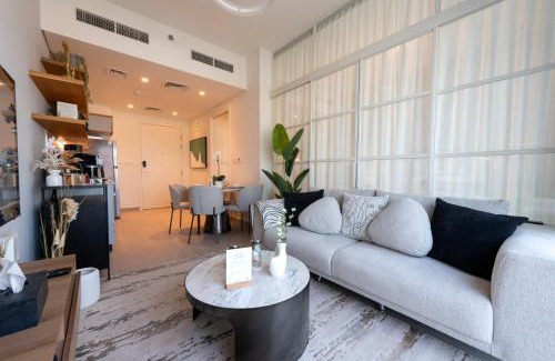 Dubai House | Dubai Hills - 1BR Luxe Apartment - Golfville - by UDH