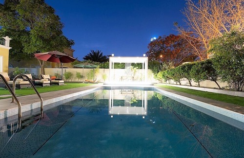 Jumeirah Park Villa | Dubai Marina Jumeirah Park Villa 7 bdr private pool 2 km near beach!