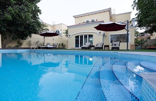 Jumeirah Park Villa | Dubai Marina Jumeirah Park Villa 7 bdr private pool 2 km near beach!