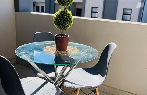 Greater Johannesburg Metropolitan Area Apartment | Dubai