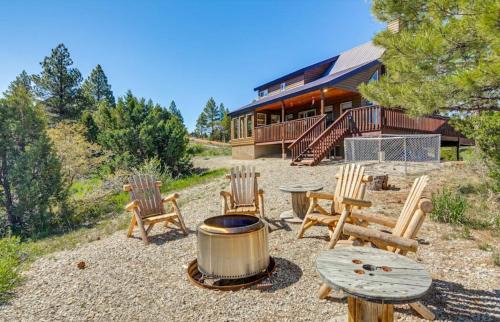 Long Valley Junction House | Duck Creek Cabin With Trailer Parking And Dog Enclosure