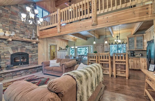 Meadow View Heights Cabin | Duck Creek Village Cabin: Hike, Ski, & Bike!
