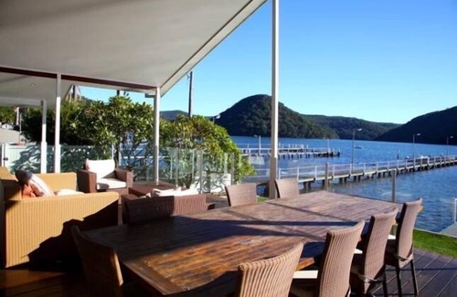 Woy Woy Bay House | Ducky House Waterfront in Woy Woy Bay