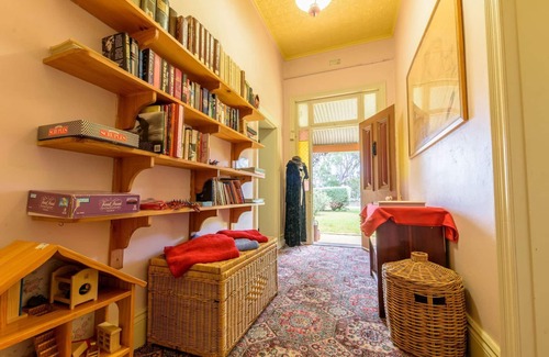 Dudley East Cottage | Dudley Villa pet and family friendly