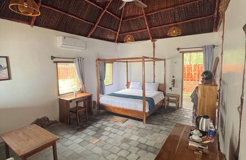 Ham Ninh Hotel | Dugong Bay - Làng Ẩm Thực & Sinh Thái - Eco & Seafood Village