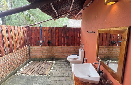 Ham Ninh Hotel | Dugong Bay - Làng Ẩm Thực & Sinh Thái - Eco & Seafood Village