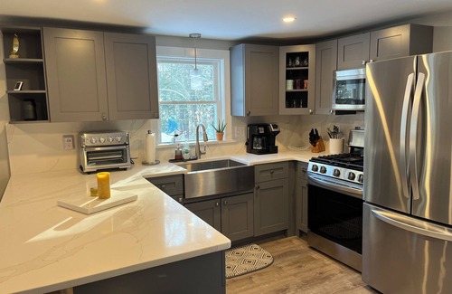 Hillsboro Cottage | Dukes Den - A Cozy Cottage by the Lake!