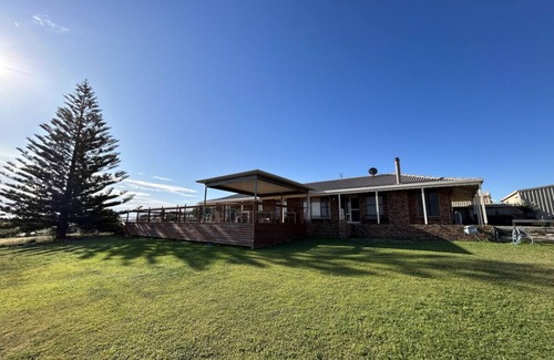 North Beach House | Dukes of Yorkes - Wallaroo Beach Frontage - Entire Home