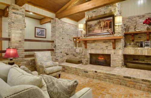 Theriot House | Dularge Grand Villa - Steps to Marina and Fishing!