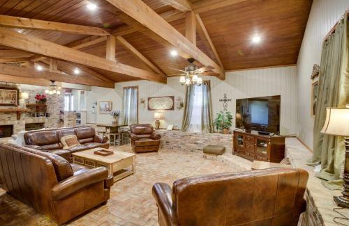 Theriot House | Dularge Grand Villa - Steps to Marina and Fishing!