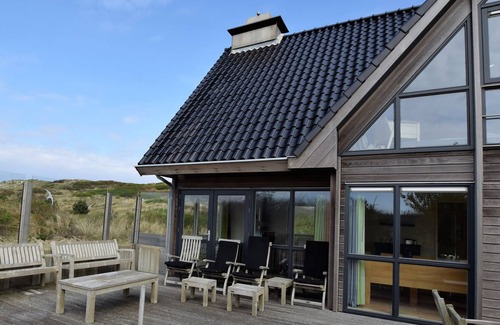 Municipality of Vlieland Villa | Dune villa with sauna on the island of Vlieland, near the woods and sea.