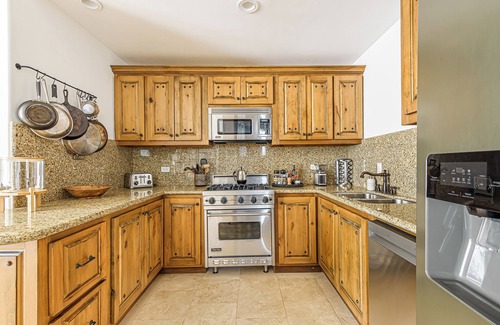 Palmilla Condo | Dunes Club member use. 6 seater golf cart, concierge. Owner operated.