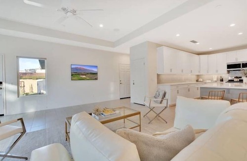 Bermuda Dunes House | Dunes Paradise Modern Getaway
