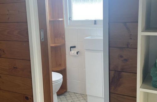 Papamoa Beach House | Dunes View - Central Papamoa, beach across the road! Pet Friendly 🐶