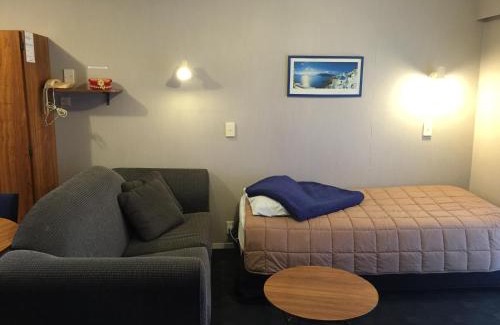 Taupo Hotel | Dunrovin Motel