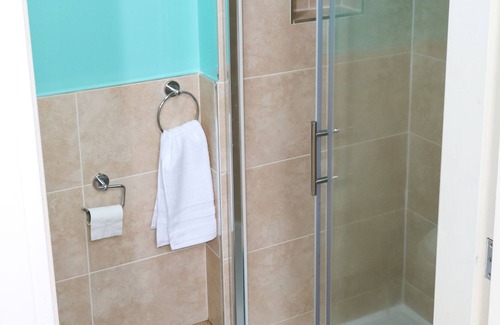 West Bromwich Apartment | Duplex 2-bed Apartment in West Bromwich Birmingham
