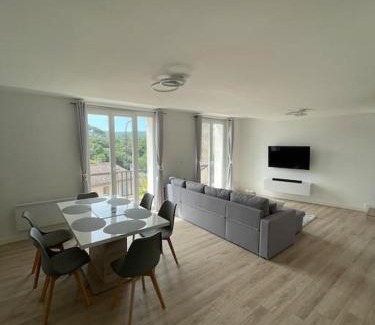 Carces Apartment | Duplex centre-ville