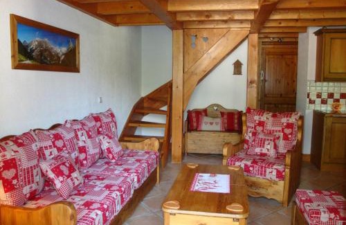 Pralognan-la-Vanoise Apartment | Duplex chaleureux au centre, proche commerces et téléphérique, avec balcon sud et parking couvert - FR-1-464-76