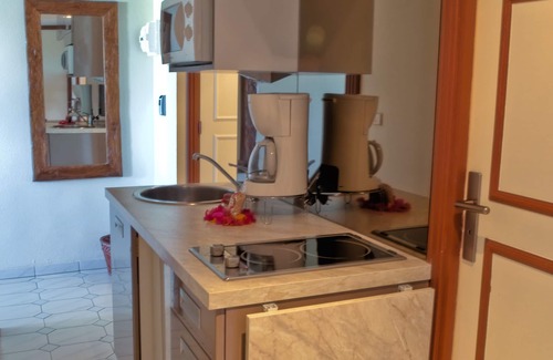 Sainte-Anne Apartment | Duplex in Lousiane style residence with terrace and pool view