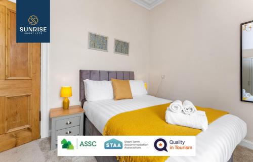 Dundee Apartment | DUPLEX - INVOICE and REDUCED PRICE only via SUNRISE SHORT LETS DUNDEE, 5 Bed Rooms, Amazing Views, Fully Equipped, Free Parking, WiFi, FAVOURITE for Groups & Businesses, Food, Bars, Shops, Library, River Views, Long Stays