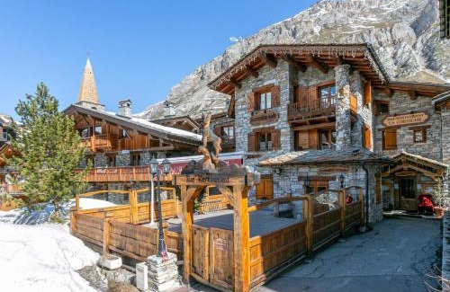 Val-d'Isere Apartment | Duplex montagnard rustique avec cheminée, au vieux village de Val-d'Isère, au pied des pistes - FR-1-694-71