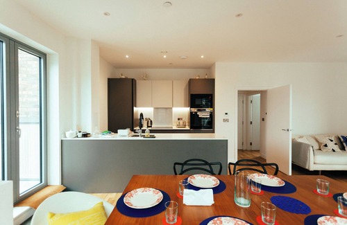 Latchmere Apartment | Duplex Penthouse with Skyline and Terrace in London Battersea