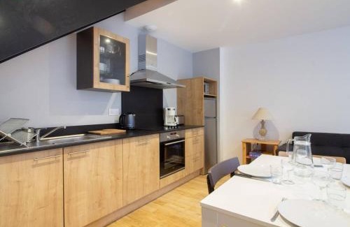 Cauterets Apartment | Duplex rénové 2 chambres avec wifi, cuisine équipée et local ski, en centre-ville de Cauterets - FR-1-401-179