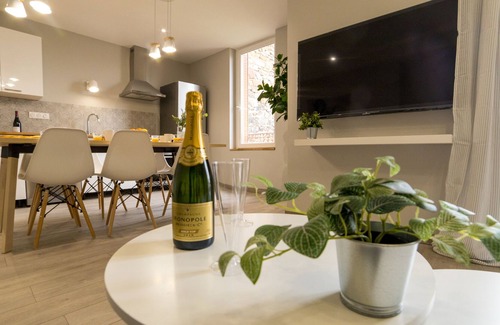 Clermont-Ferrand Apartment | Duplex Republique YourHostHelper