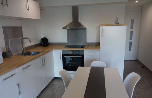 Ventabren Apartment | Duplex sleeps 4 in contemporary villa with swimming pool.