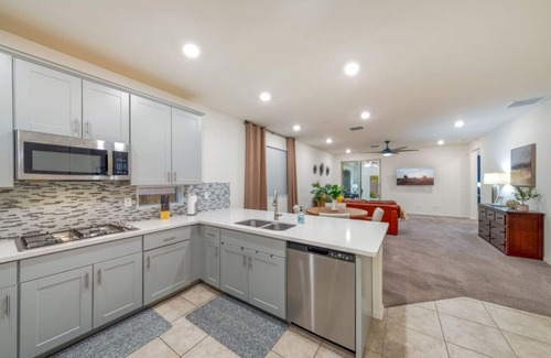 Casas Adobes House | Duplex-Style House/Office/Split/3 BR 3 BA