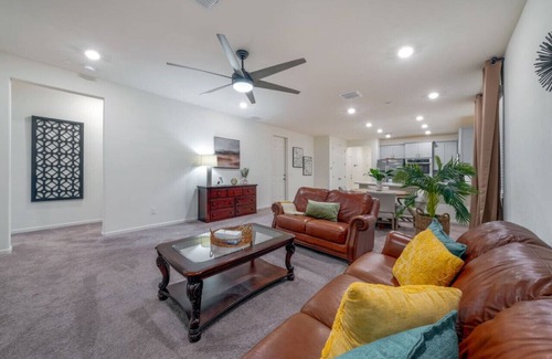 Casas Adobes House | Duplex-Style House/Split/Office/3 BR 3 BA