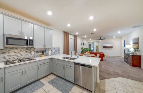 Casas Adobes House | Duplex-Style House/Split/Office/3 BR 3 BA