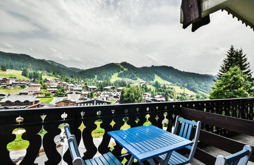 Les Gets Apartment | Duplex T3 in Les Gets - 5 pers, panoramic view, balcony, parking, WiFi