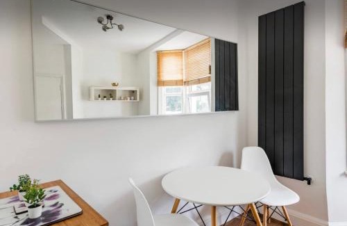 Herne Hill Apartment | Duplex with free parking