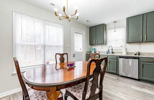 Durham House | Durham home 15’away from RTP w king bed &free wifi