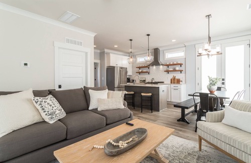 Durham House | Durham's Modern FarmHouse & Guest House minutes from Downtown & Duke University!