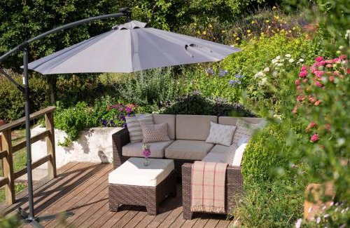 Kingsbridge House | Dusky Cottage