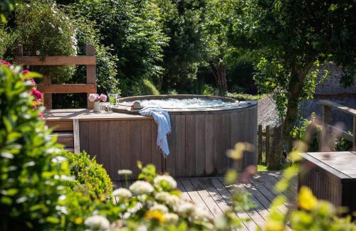Kingsbridge House | Dusky Cottage