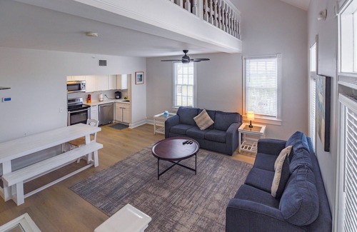 Uptown - Upper Duval Condo | Duval Delight | Recently Remodeled Condo on Duval!