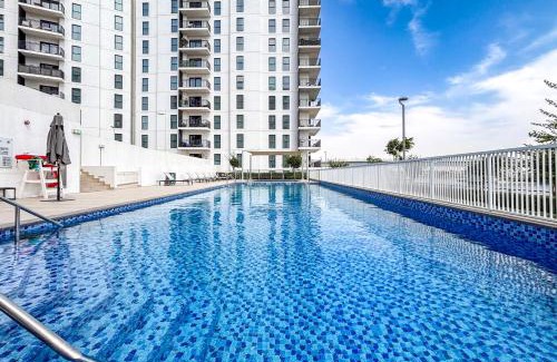 Abu Dhabi Apartment | DVH Luxe Retreats 1BR Yas Island by Ferrari World and Yas Mall
