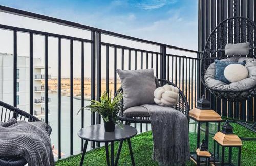 Abu Dhabi Apartment | DVH Luxe Retreats 1BR Yas Island by Ferrari World and Yas Mall