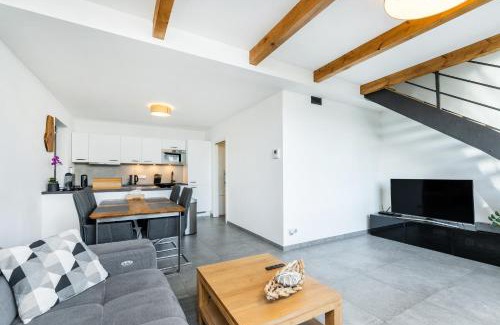 Prague 16 Apartment | Dvouložnicový mezonetový apartmán se dvěma koupelnami v rodinné vile