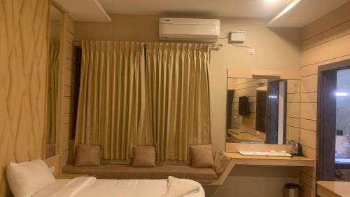 Madurai Hotel | Dwarka Palace Luxury Rooms, Madurai - Trichy Bye Pass, Madurai